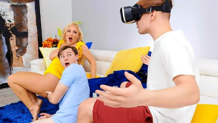 Brazzers - Savannah Bond - Anthony Pierce - Pumped For VR!!! / 27.10.2021